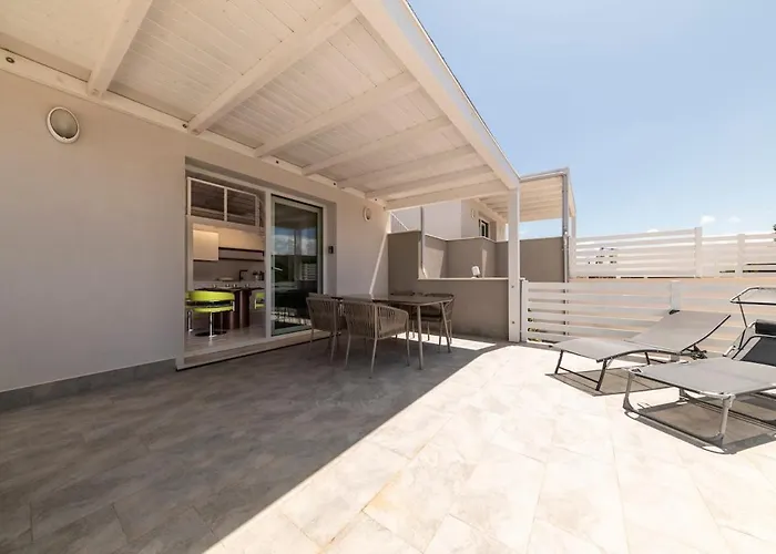 Terraced With Sea View, Parking, Wi-fi, And Ac 2 San Pasquale