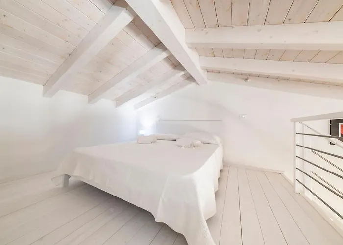 Terraced With Sea View, Parking, Wi-fi, And Ac 2 San Pasquale